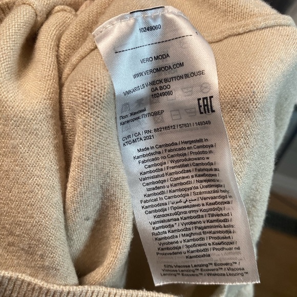 Vero Moda XXL Faux Button Up V Neck Cream Light Sweater - Picture 6 of 7